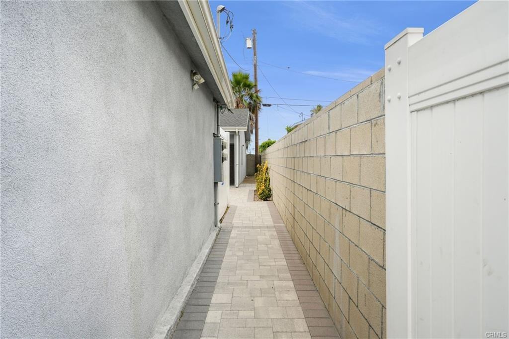 8227 Ben Ave - Photo 7 of 8