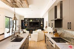 featured image of 425 N Alfred St