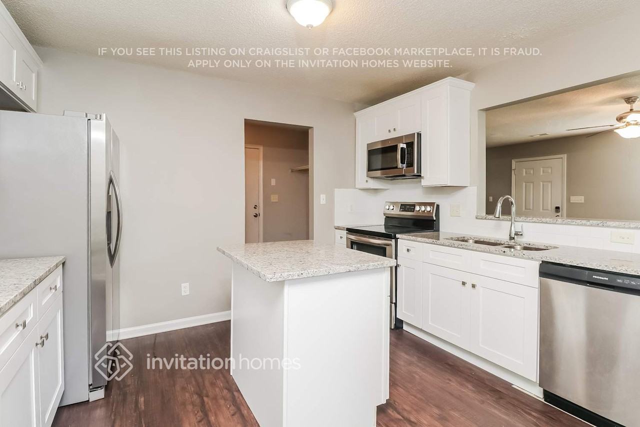 5222 Tresham Court - Photo 7 of 17