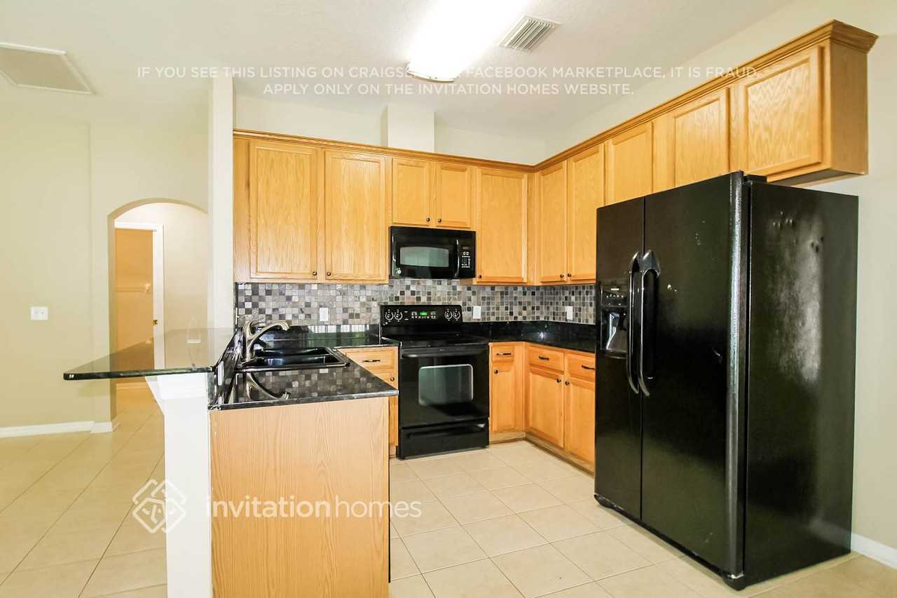 19319 Sandy Springs Cir - Photo 7 of 18