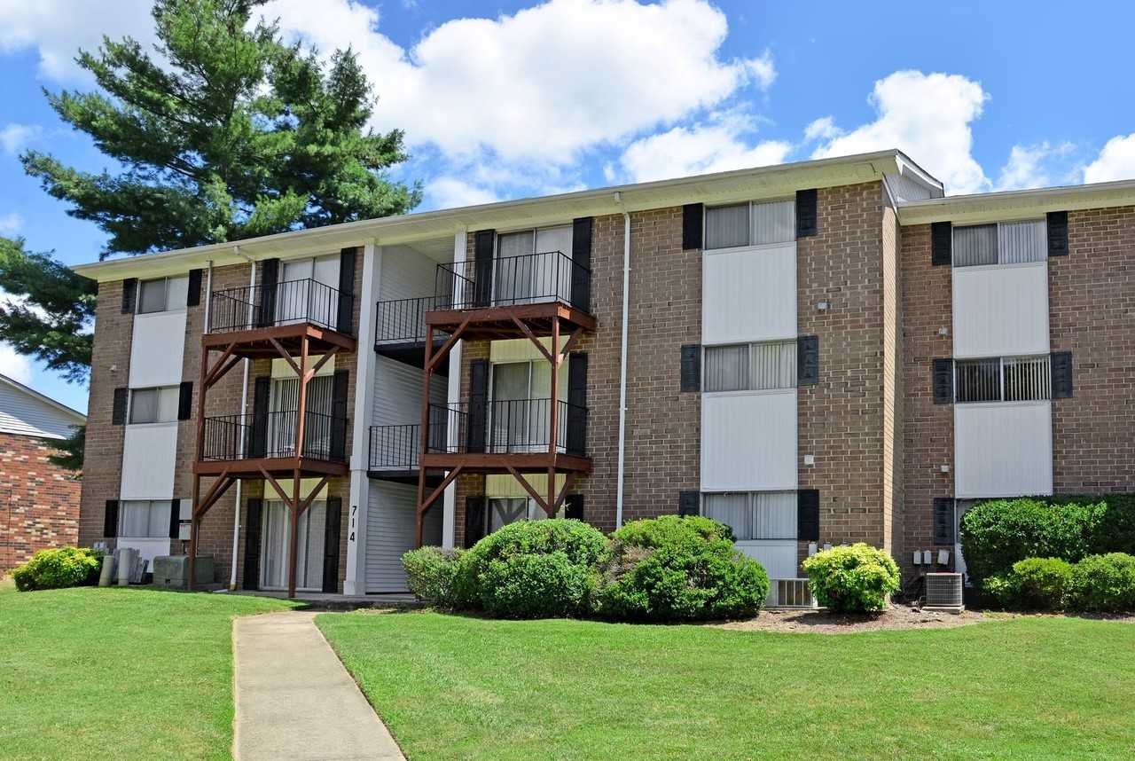 Westchester Key Apartments - Photo 4 of 14