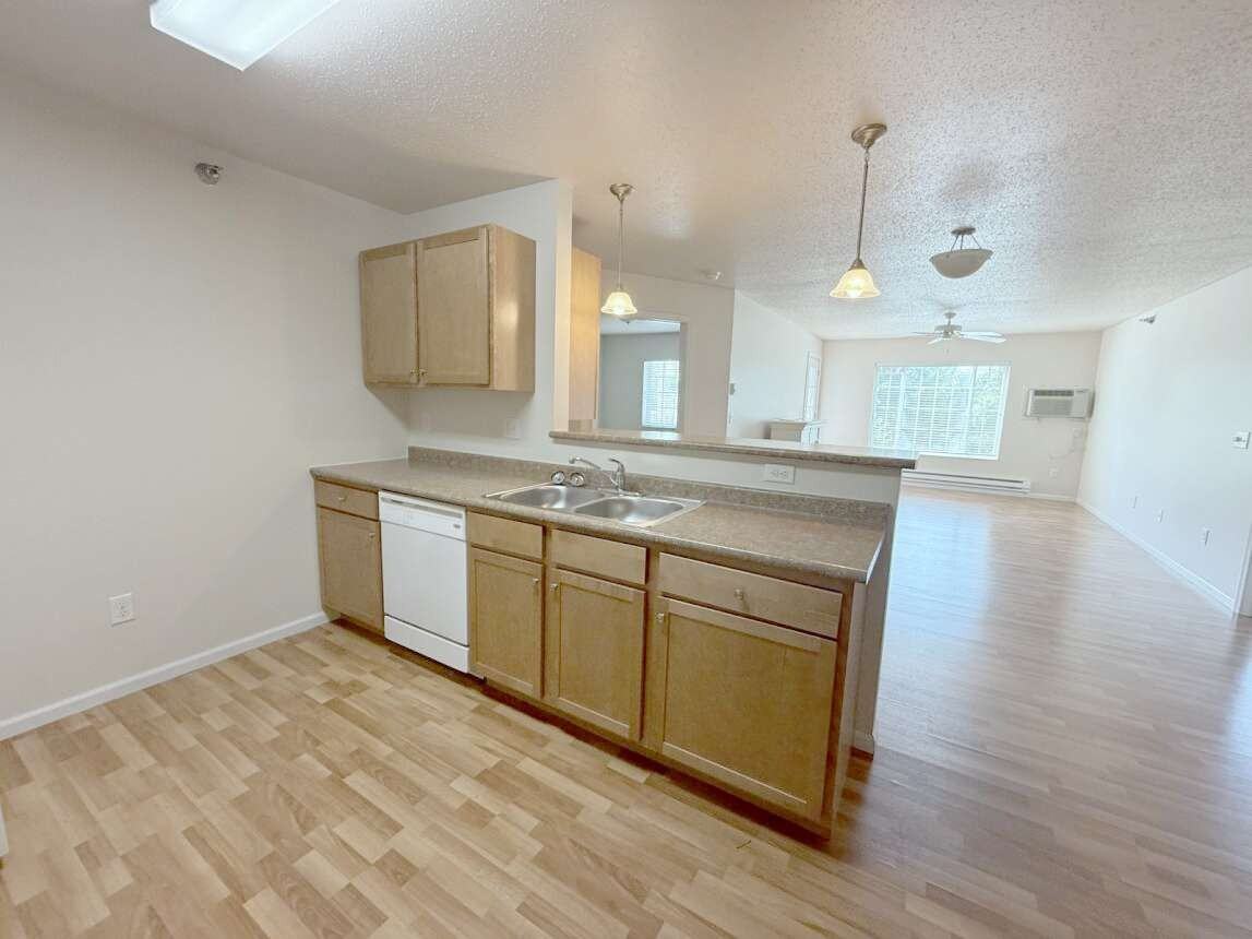 Maple Creek Apartments - Photo 7 of 20