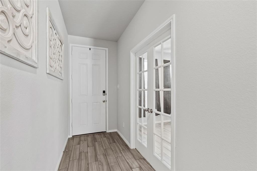 10049 Adams Ln - Photo 4 of 39