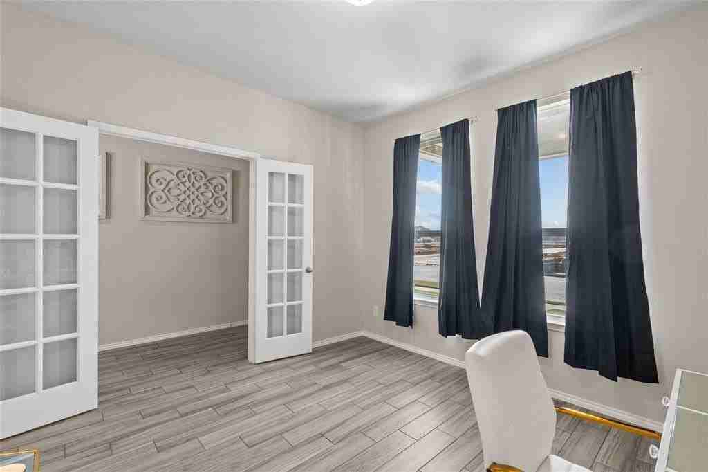 10049 Adams Ln - Photo 7 of 39