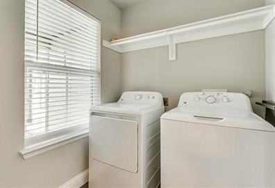 3905 Sheraton Rd - Photo 5 of 35