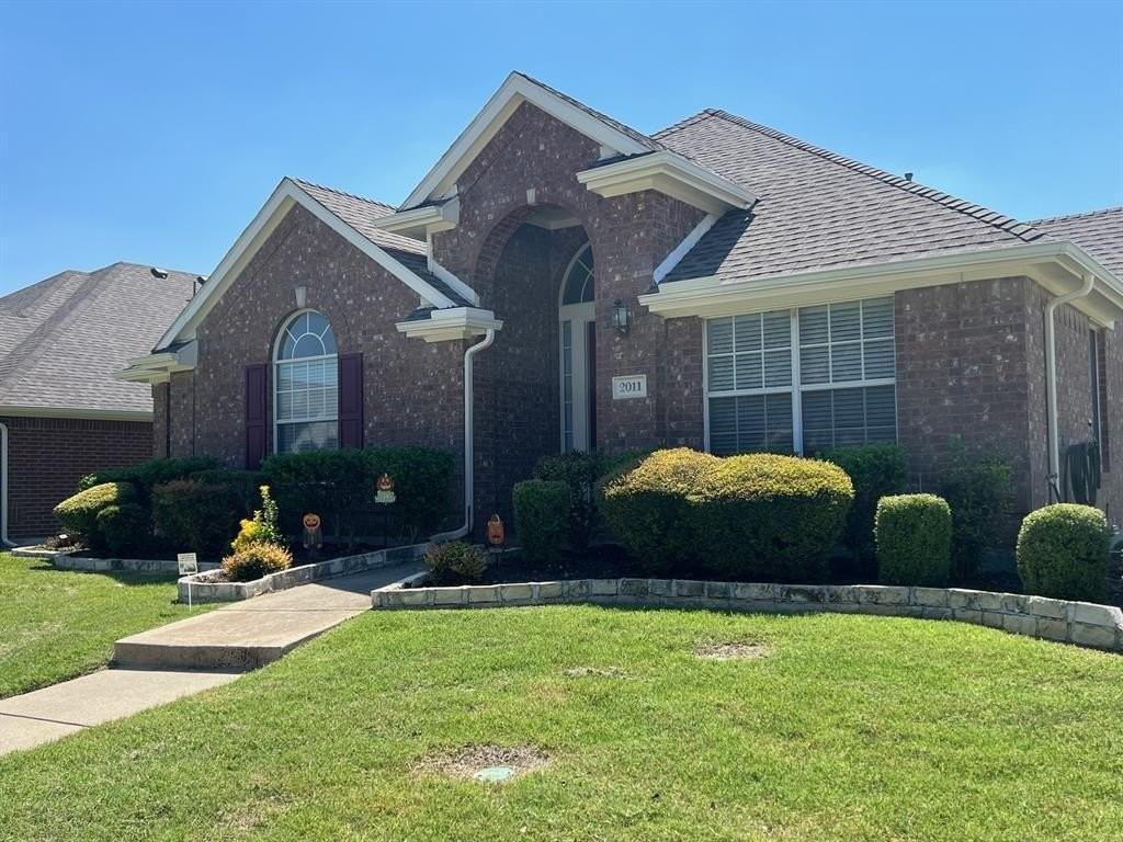 2011 Greenfield Ln - Photo 3 of 22