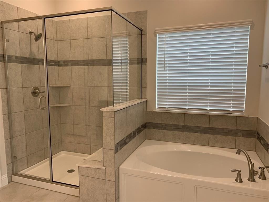 822 Susan Street - Photo 5 of 27