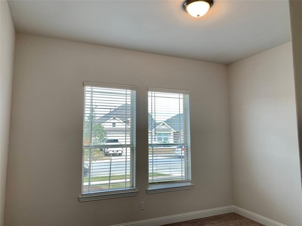 822 Susan Street - Photo 6 of 27