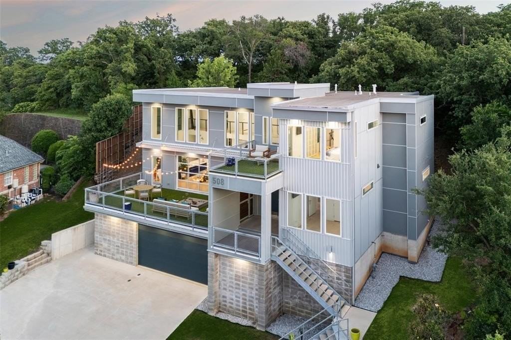 508 Holly Ct - Photo 2 of 40