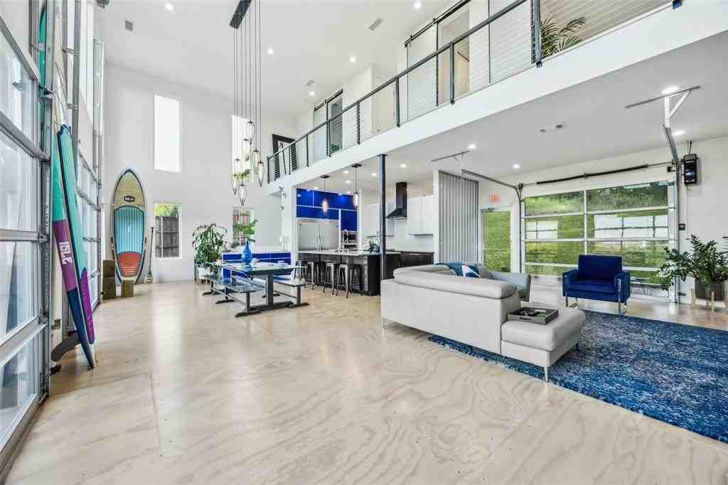 508 Holly Ct - Photo 5 of 40