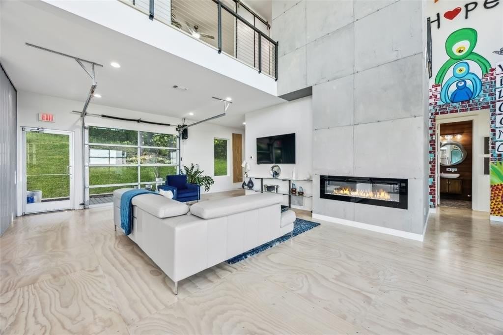 508 Holly Ct - Photo 7 of 40