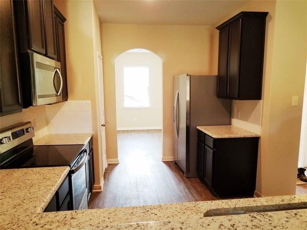 1514 Hill Top Ct - Photo 5 of 19