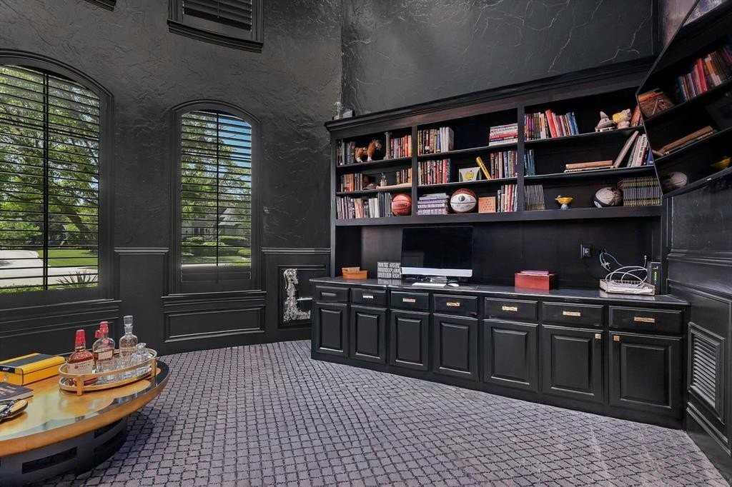 2871 Creekwood Ln - Photo 7 of 40