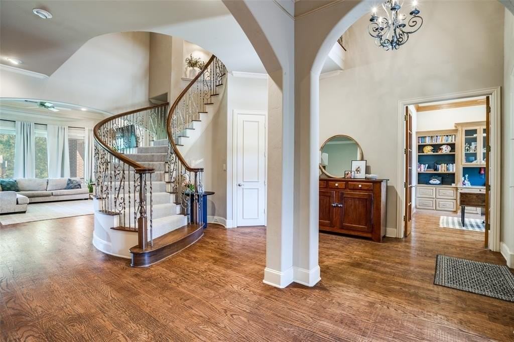 5902 Arrowhead Dr - Photo 2 of 30