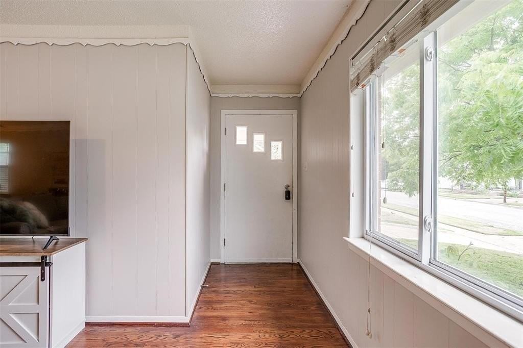 3217 Lubbock Ave - Photo 4 of 38