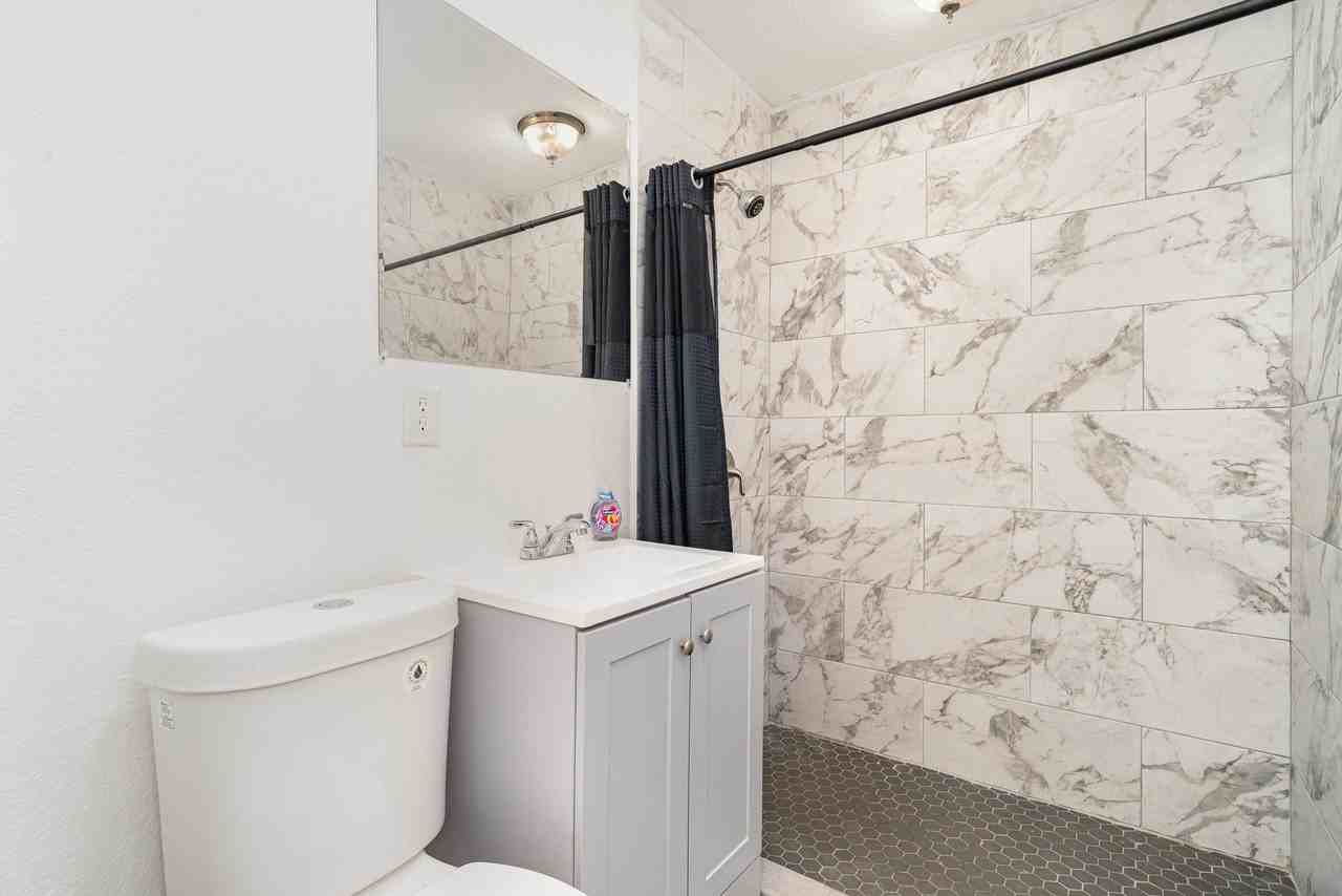 Duxbury Avenue Northeast - Photo 6 of 10