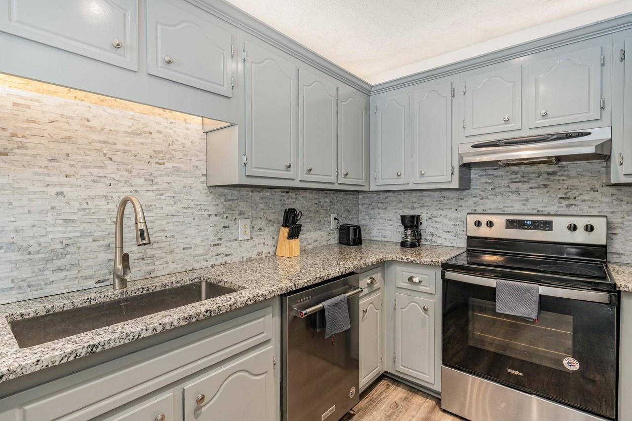 William Howard Ct - Photo 2 of 6