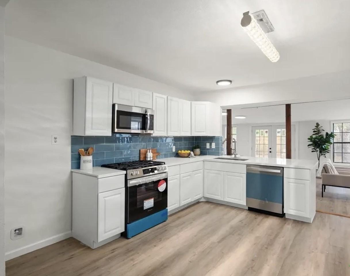 Stonleigh Pl - Photo 2 of 5