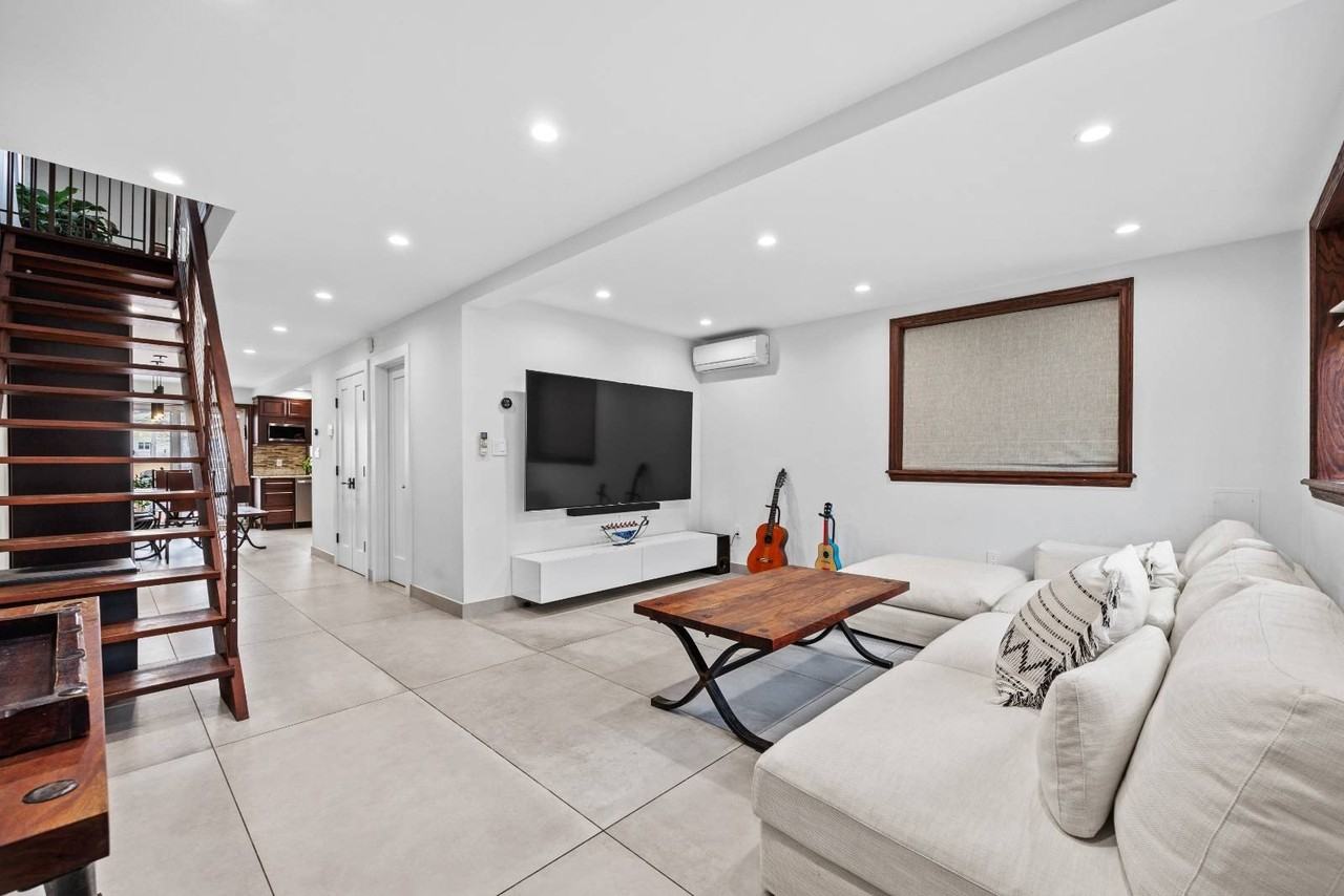 84 Gotham Avenue - Photo 2 of 17