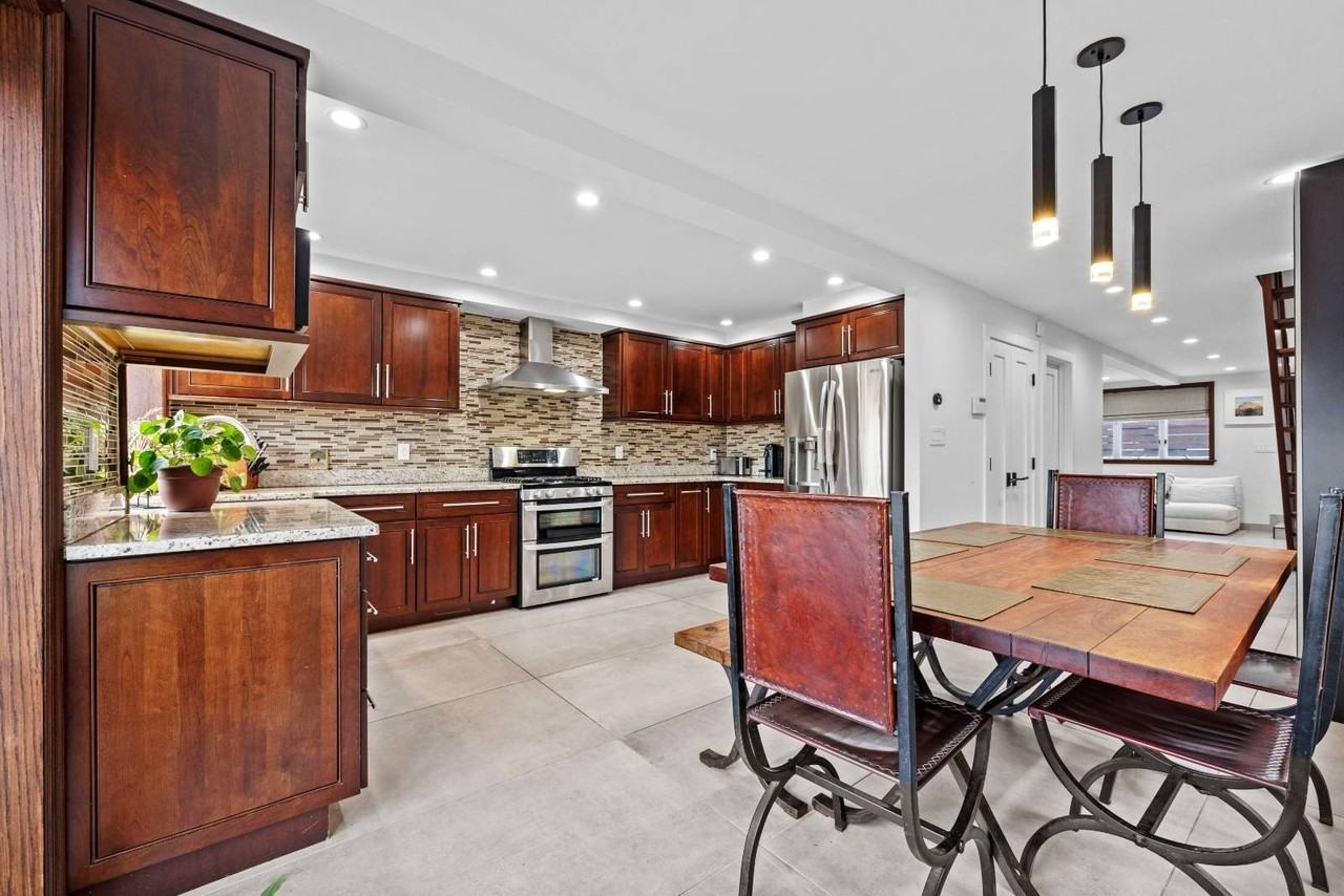 84 Gotham Avenue - Photo 5 of 17