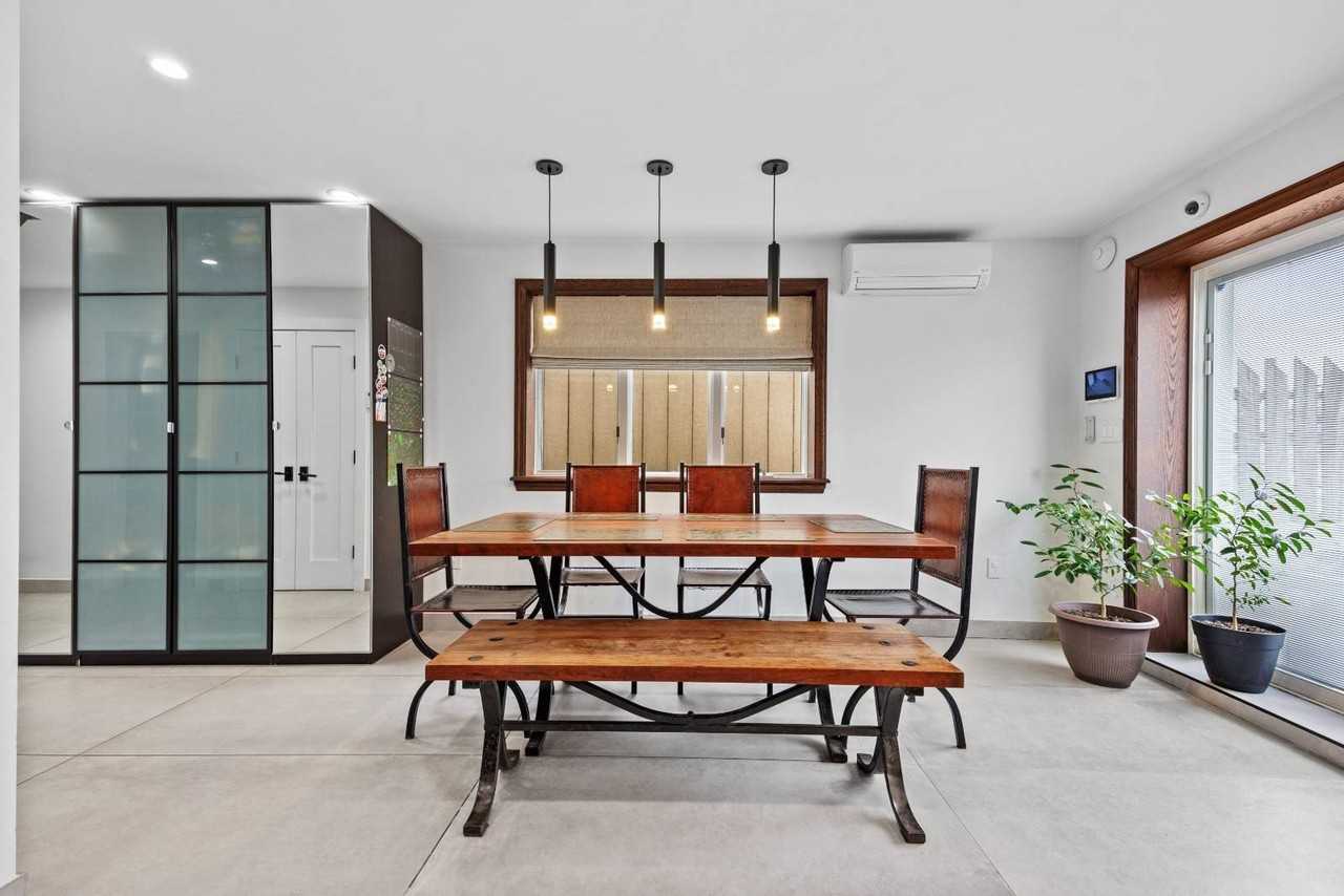 84 Gotham Avenue - Photo 6 of 17