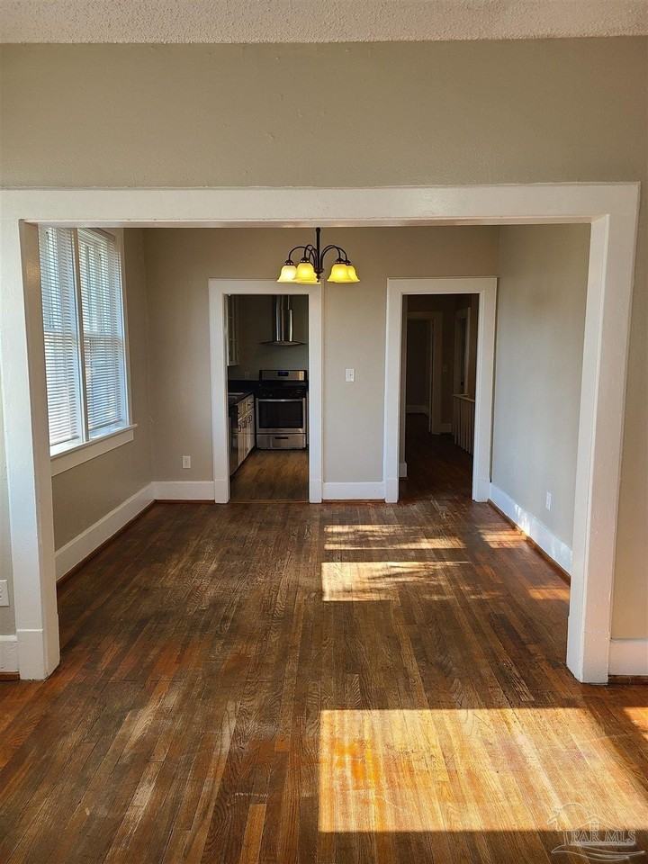 112 W La Rua St - Photo 2 of 21