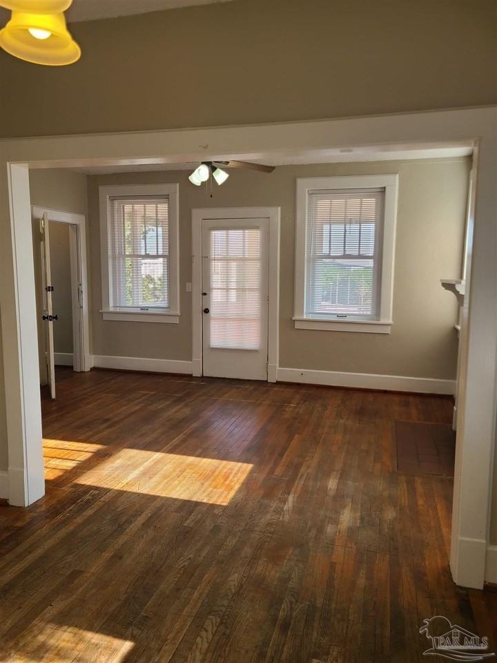 112 W La Rua St - Photo 3 of 21