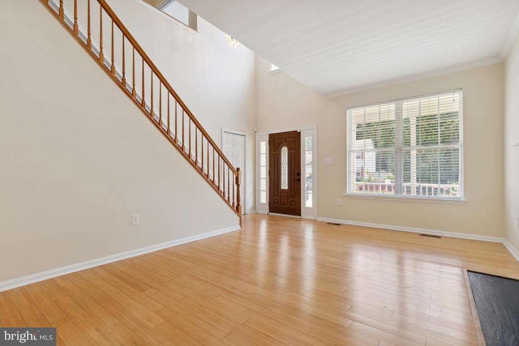 6178 Oaklawn Ln - Photo 2 of 37