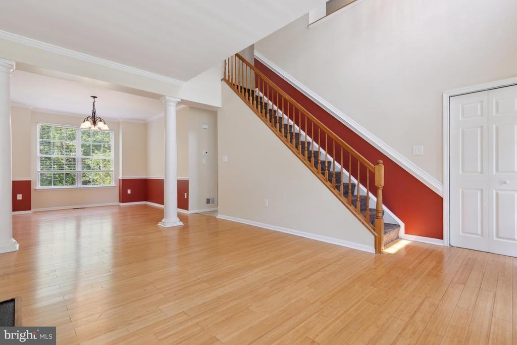 6178 Oaklawn Ln - Photo 3 of 37