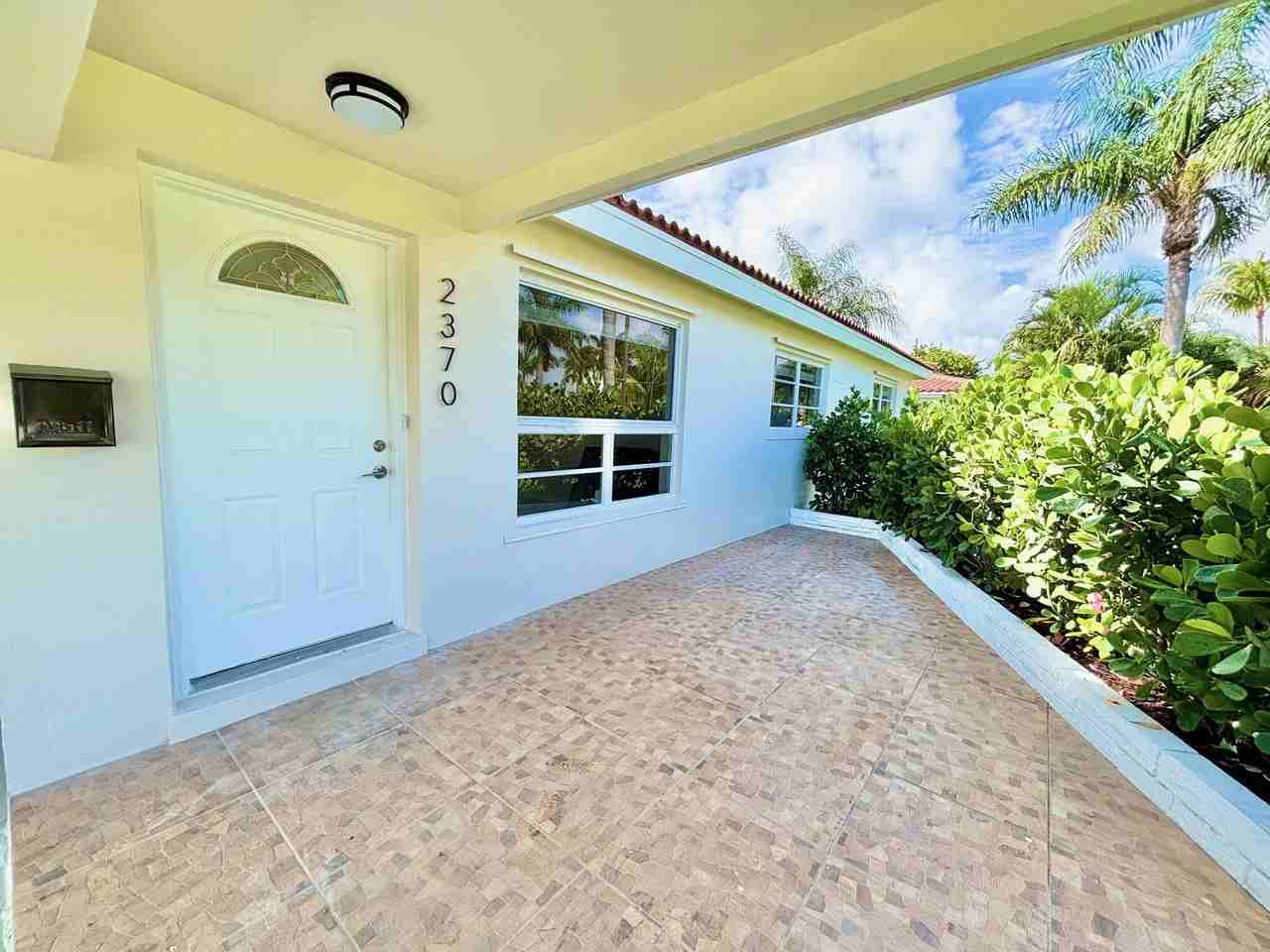 2370 Ne 4th Ave - Photo 4 of 26