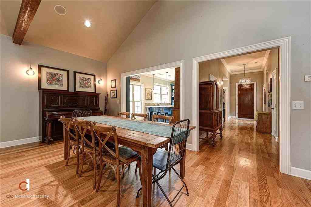 1602 Ne Greenbrier Rd - Photo 4 of 18