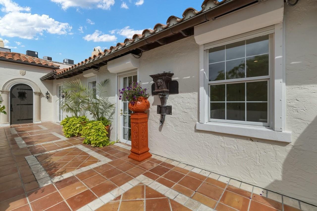 250 Worth 4 Avenue #4 - Photo 6 of 50