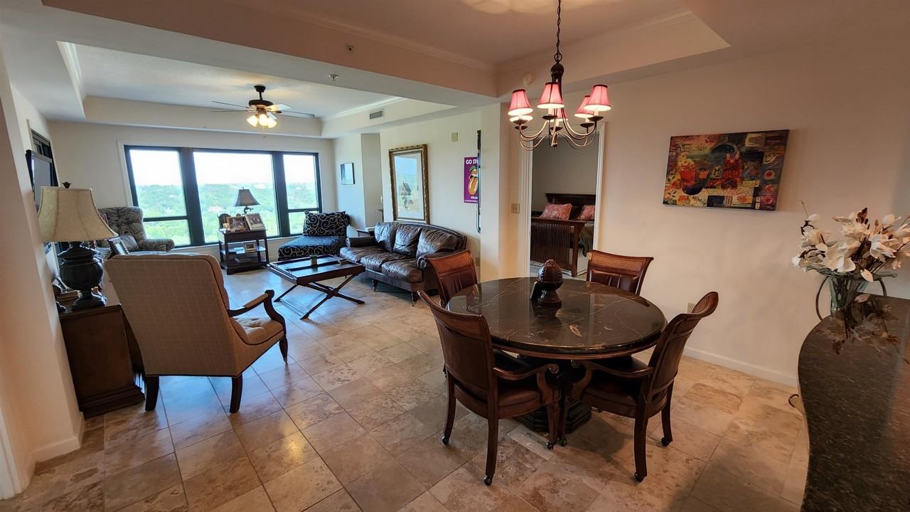 121 N Monroe St - Photo 2 of 35