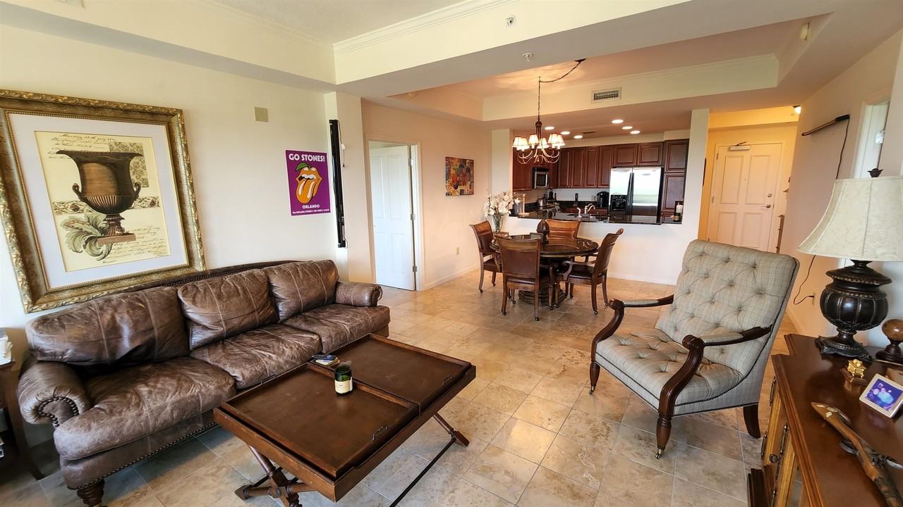 121 N Monroe St - Photo 4 of 35