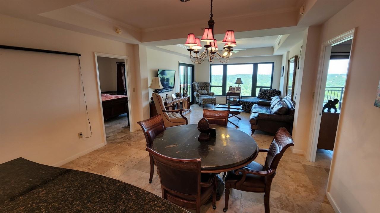 121 N Monroe St - Photo 6 of 35