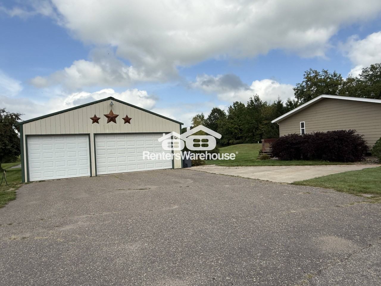 55787 Fairfield Ave - Photo 3 of 18