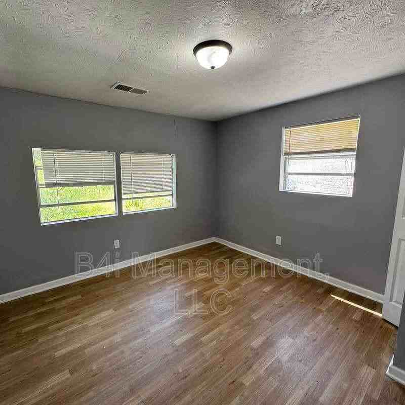 3175 Washington Rd - Photo 6 of 11