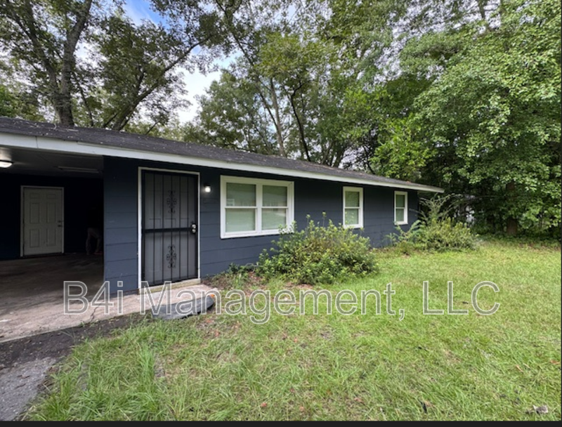 2460 Brevard Dr - Photo 2 of 4