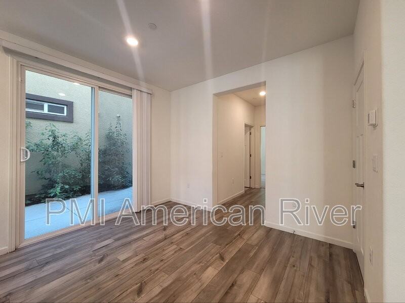 6025 Dragon Hawk Pl - Photo 4 of 24