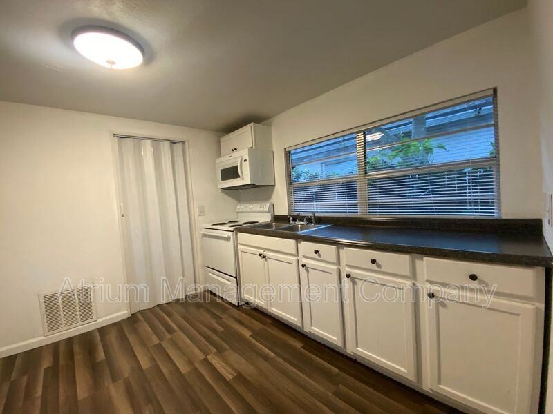 2700 S Brown Ave #B - Photo 3 of 6