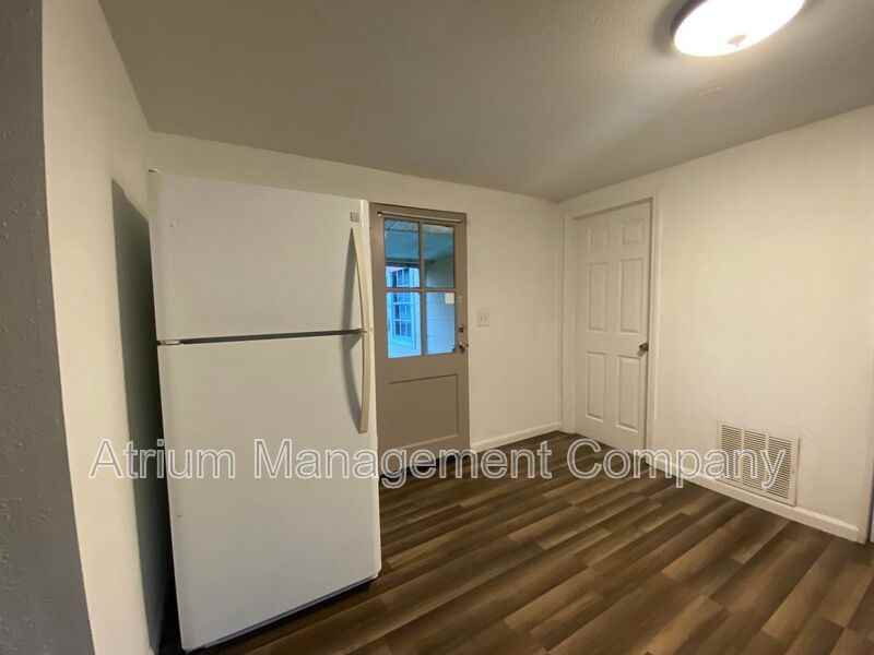 2700 S Brown Ave #B - Photo 4 of 6