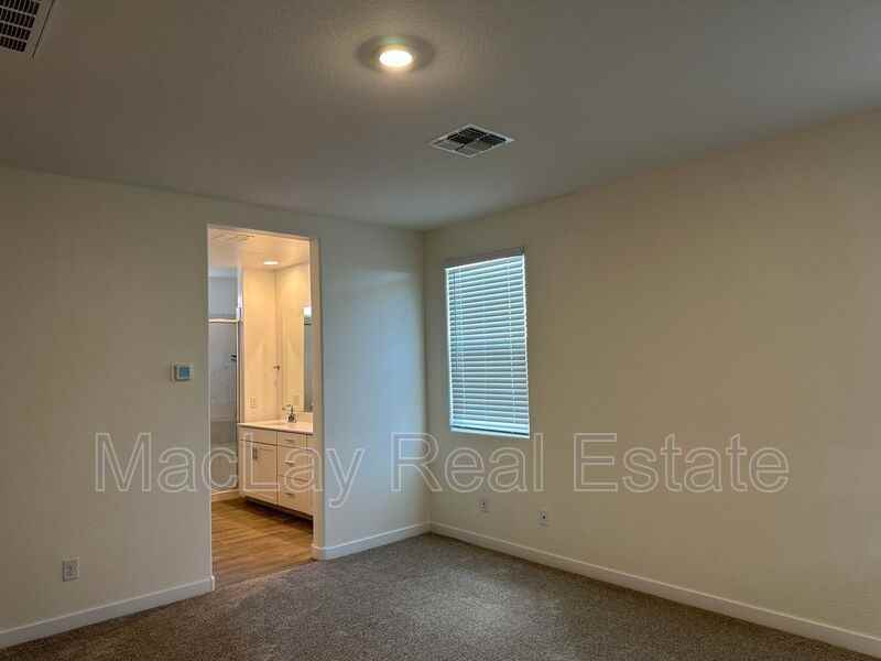 20922 S 231st St - Photo 3 of 17