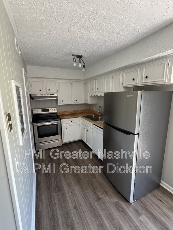 735 Mcpherson Dr - Photo 2 of 13