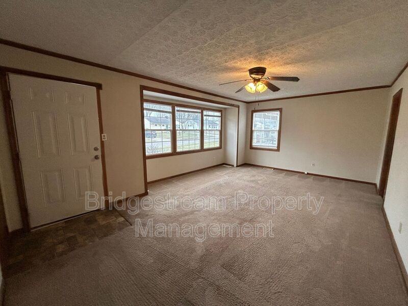 2937 Prentice Dr - Photo 2 of 7