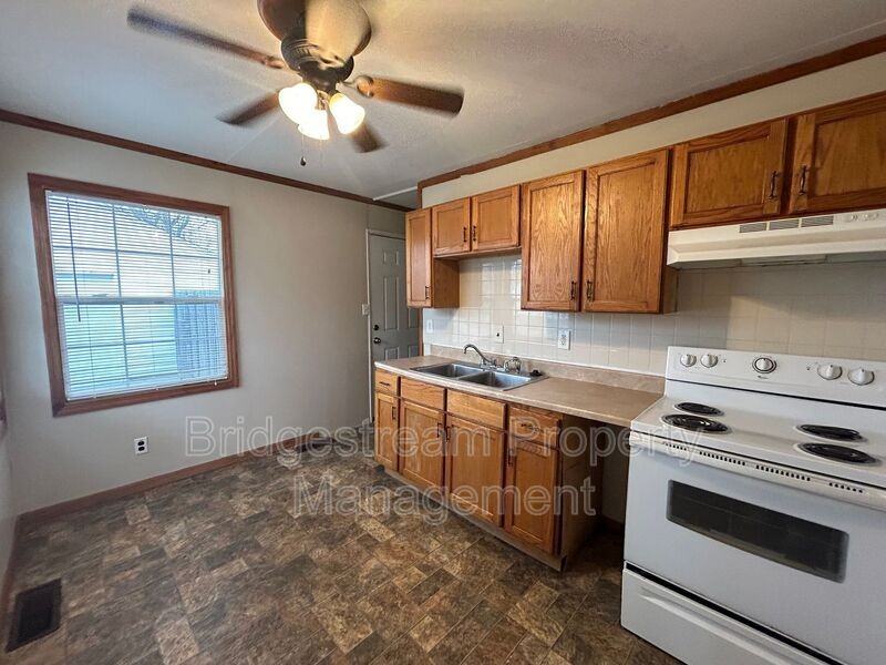 2937 Prentice Dr - Photo 3 of 7