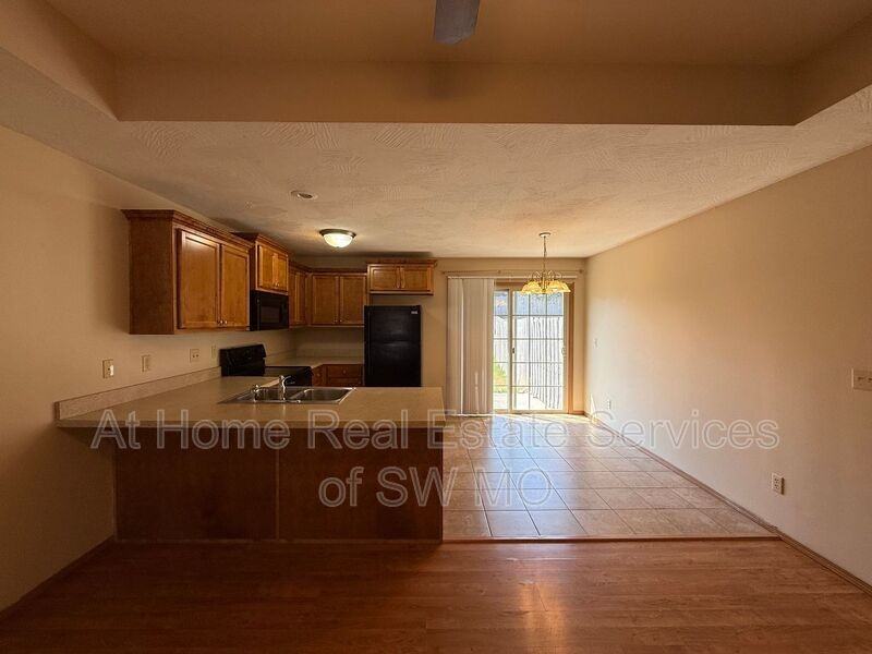 1005 N 25th St - Photo 3 of 14