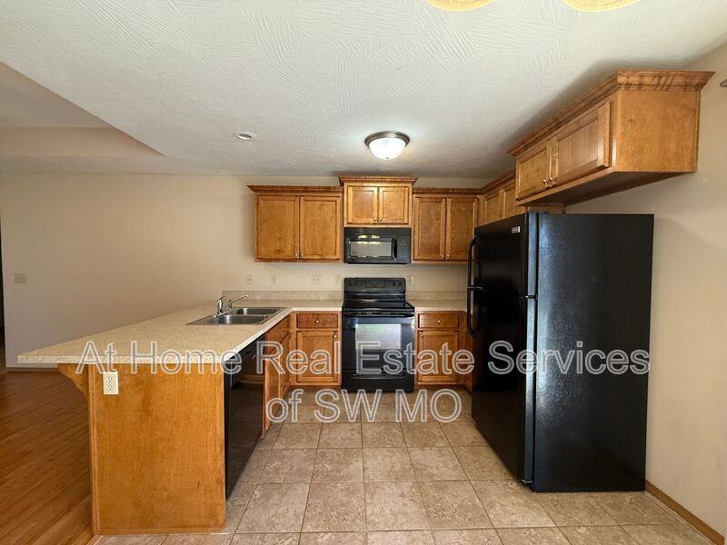 1005 N 25th St - Photo 4 of 14