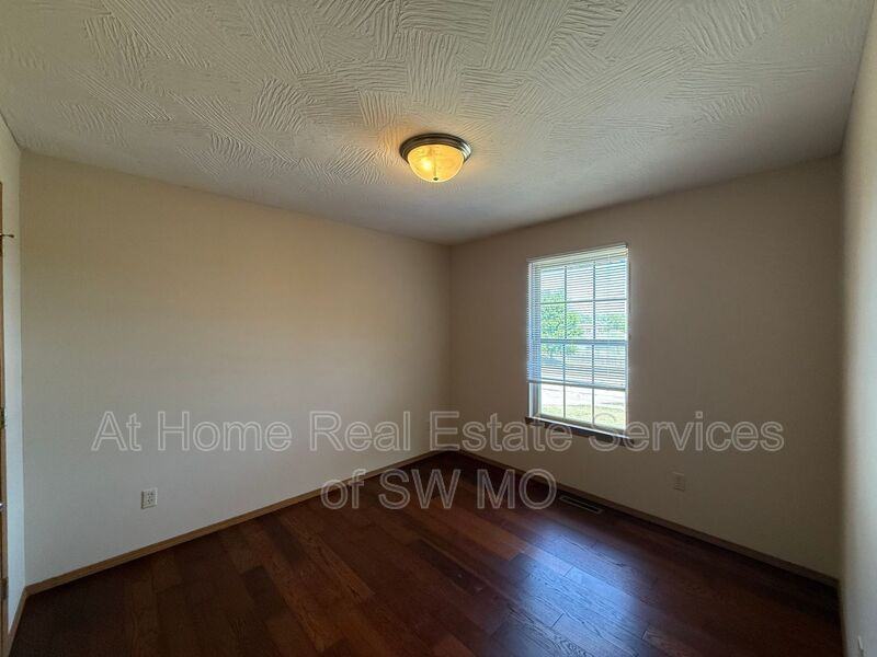 1005 N 25th St - Photo 6 of 14
