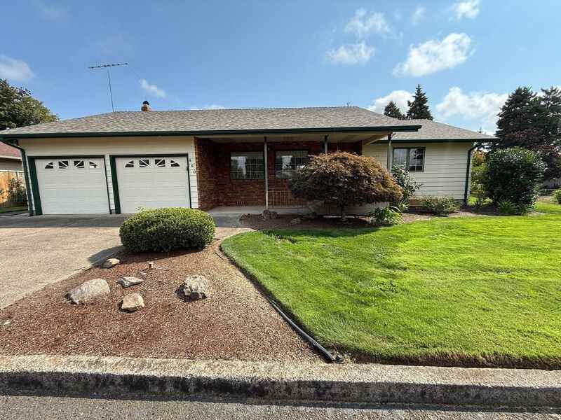 460 Se Conifer Pl - Photo 2 of 50