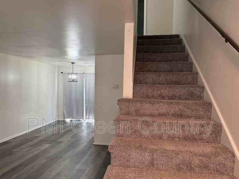 4704 S Darlington Ave #D6 - Photo 4 of 9